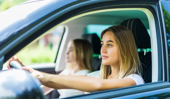 contrats d'assurance auto pour jeune conducteur